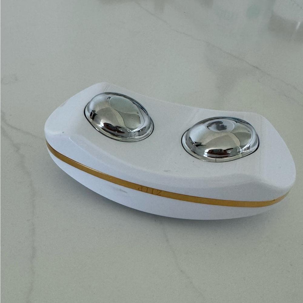 ZIIP Beauty nanocurrent device